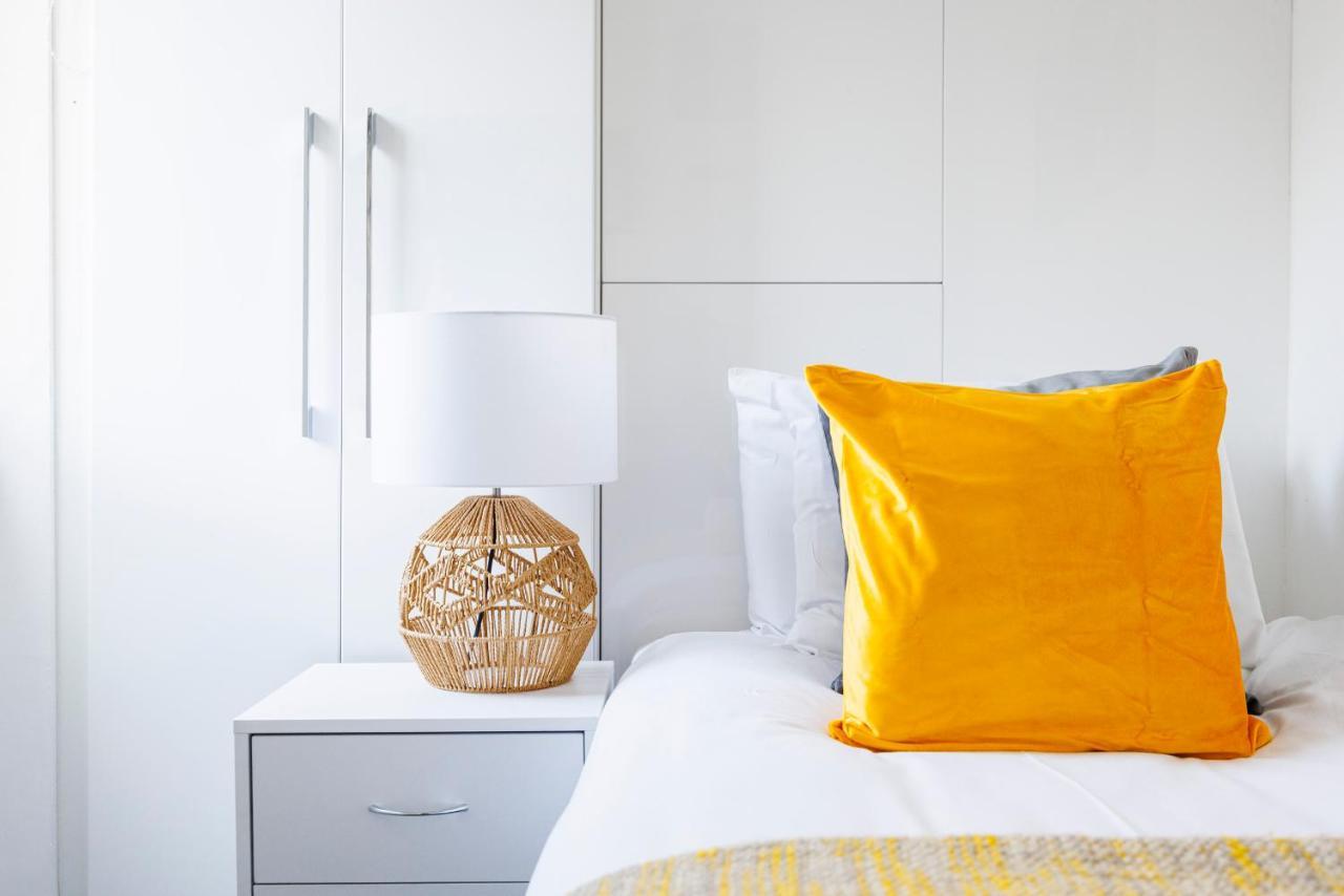 2 Bed Apartment *