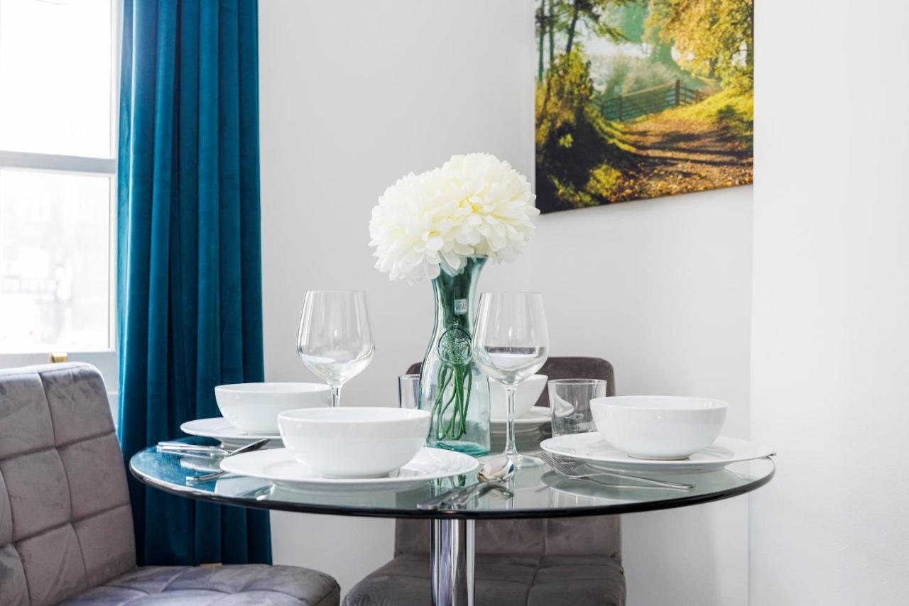 2 Bed Apartment *